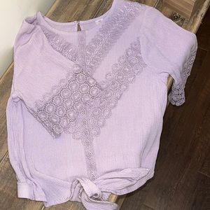 NWOT - Juniors Appliqué Tied Crop - Pastel Purple - Short Sleeve - Size XS